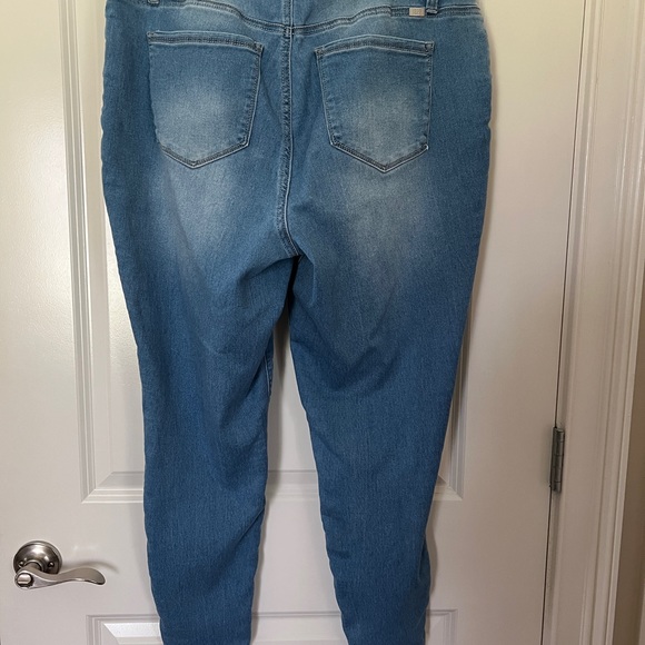 Super soft jeans by 1822 Denim - Picture 4 of 5